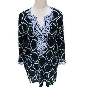 SULU. Women's long sleeve black tunic w/white circle design. Threadwork